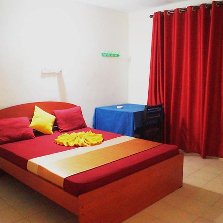 Oasis Skybeach Hostel - Negombo Buitenkant foto