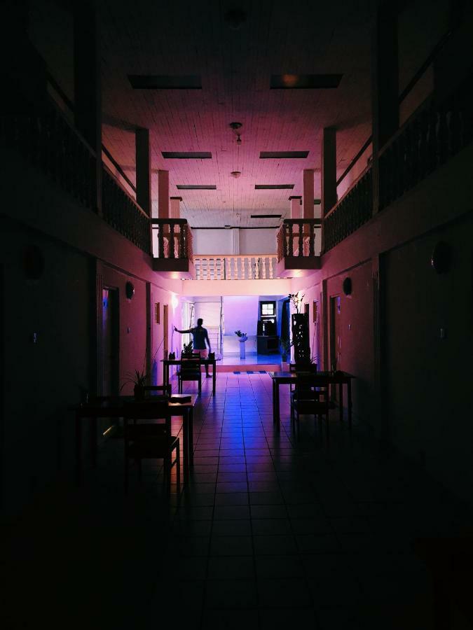 Oasis Skybeach Hostel - Negombo Buitenkant foto