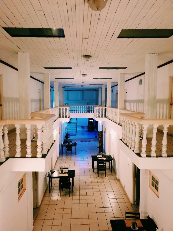 Oasis Skybeach Hostel - Negombo Buitenkant foto