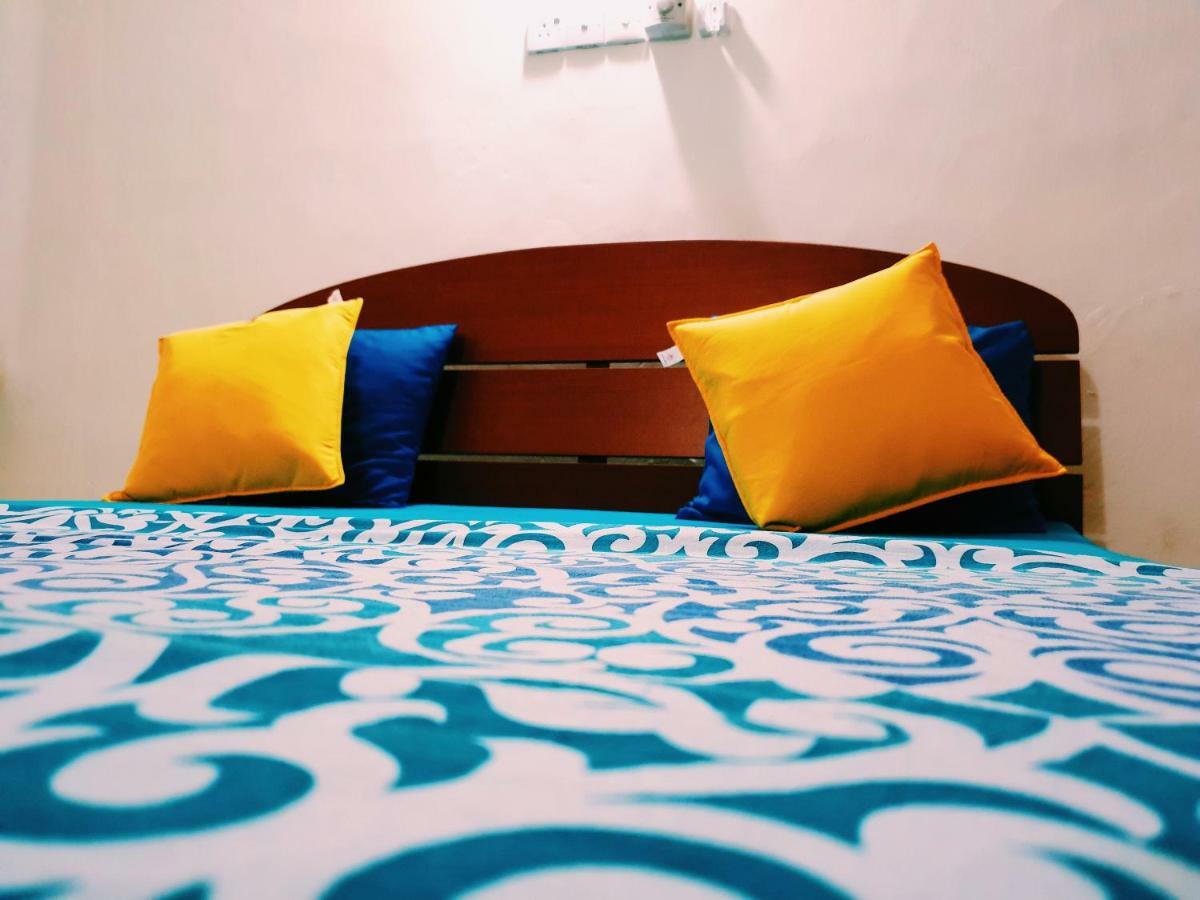 Oasis Skybeach Hostel - Negombo Buitenkant foto