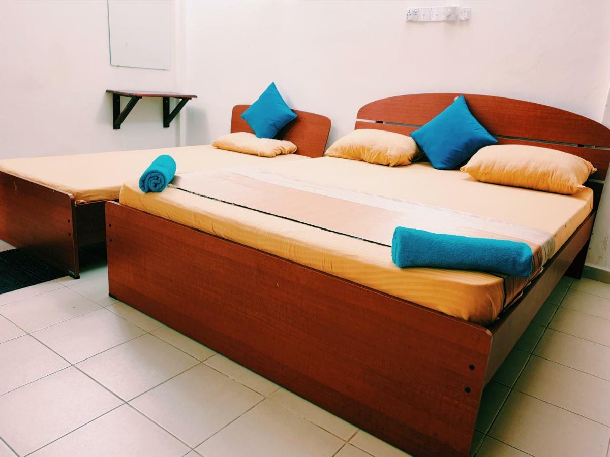 Oasis Skybeach Hostel - Negombo Buitenkant foto