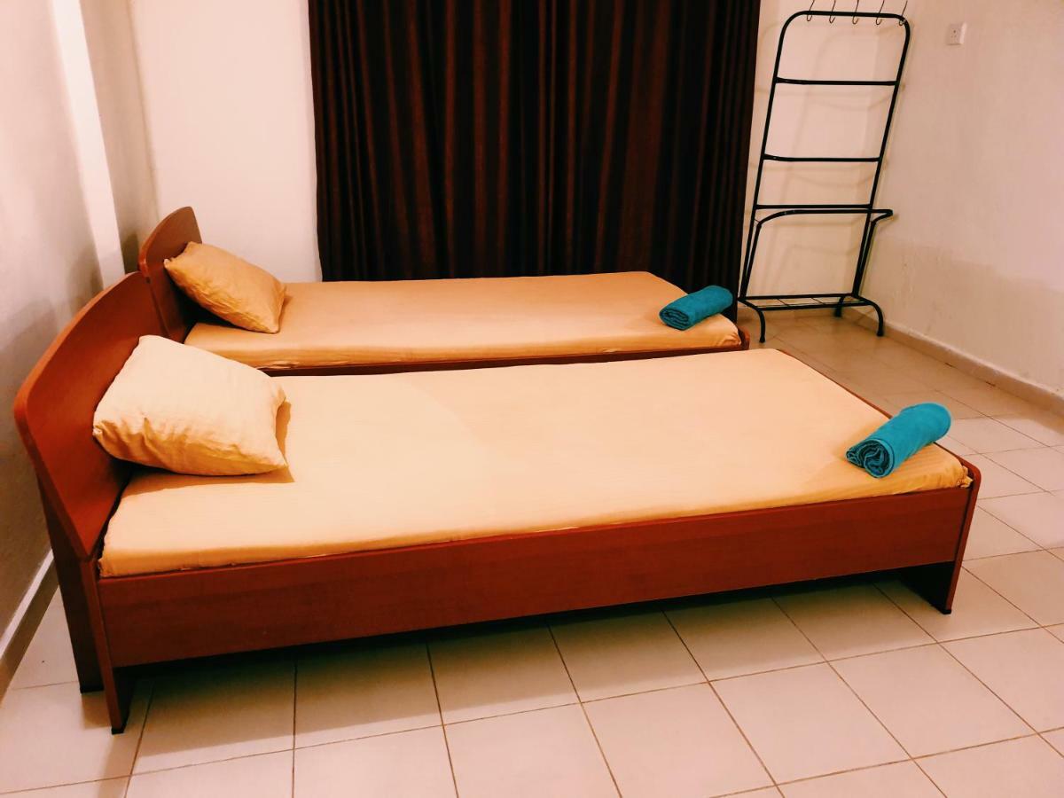 Oasis Skybeach Hostel - Negombo Buitenkant foto