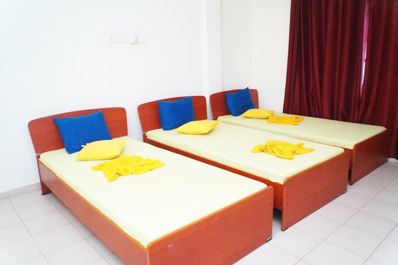 Oasis Skybeach Hostel - Negombo Buitenkant foto