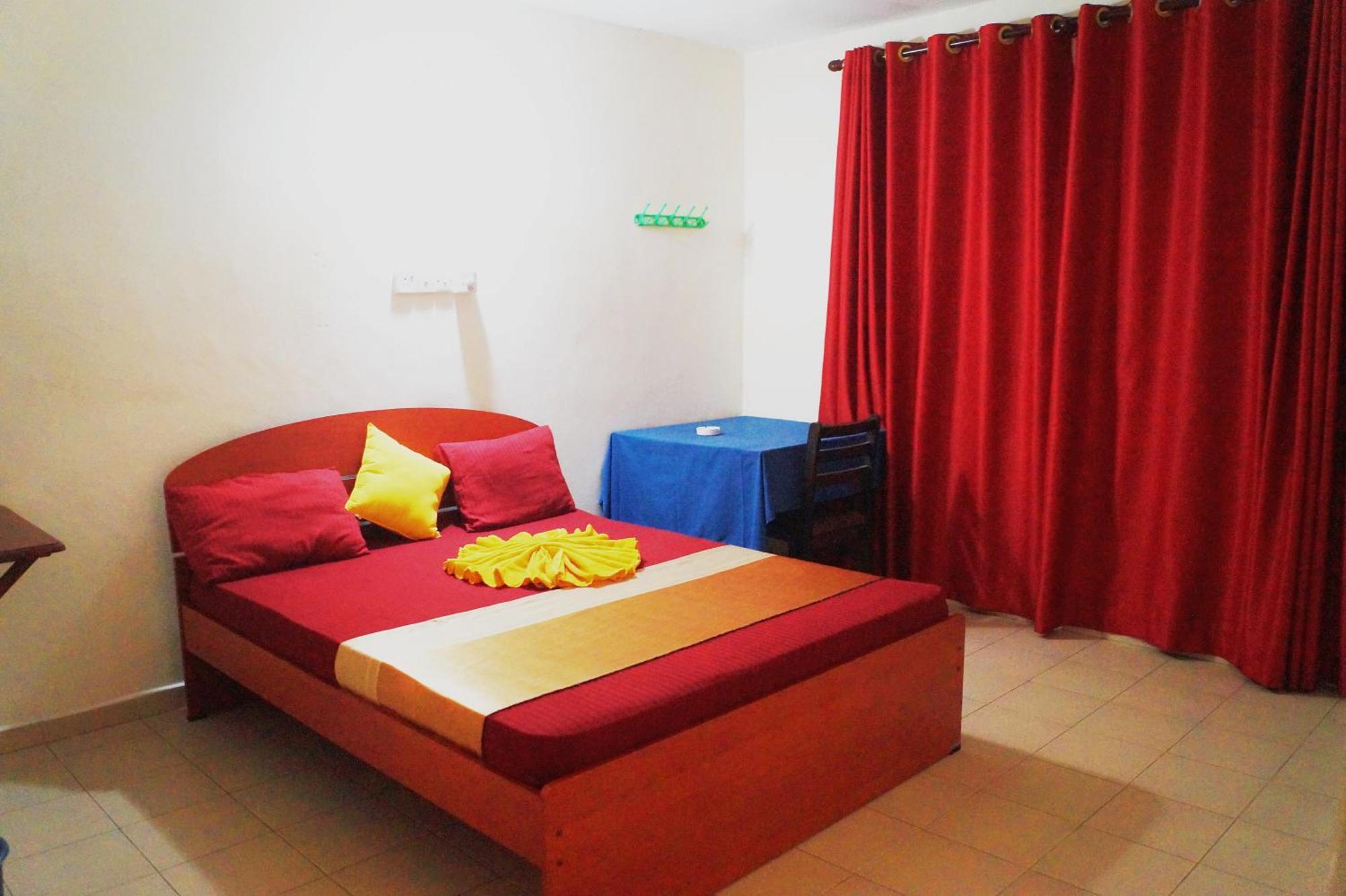 Oasis Skybeach Hostel - Negombo Buitenkant foto