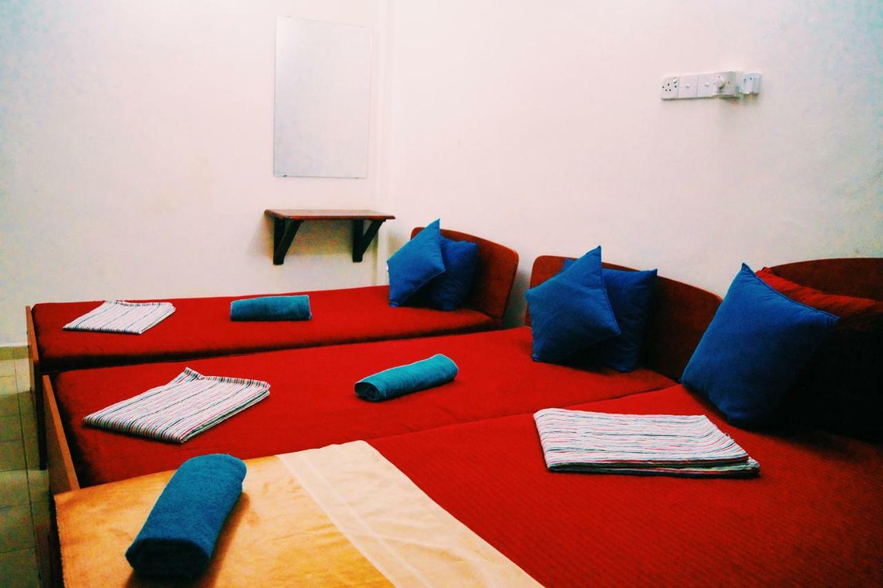 Oasis Skybeach Hostel - Negombo Buitenkant foto