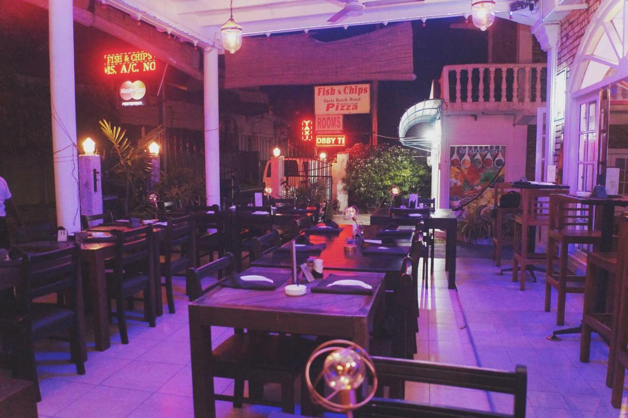 Oasis Skybeach Hostel - Negombo Buitenkant foto