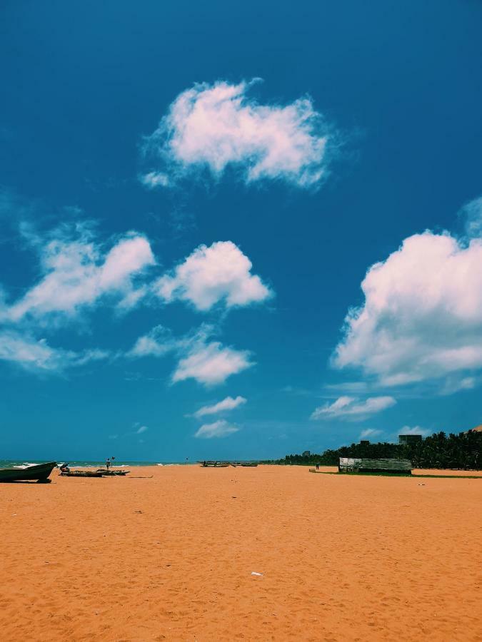 Oasis Skybeach Hostel - Negombo Buitenkant foto