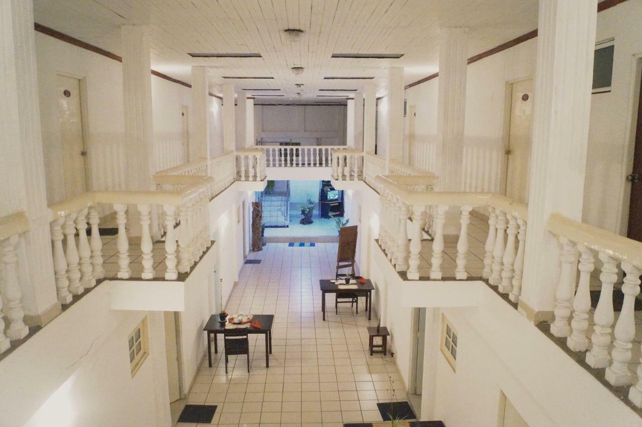 Oasis Skybeach Hostel - Negombo Buitenkant foto