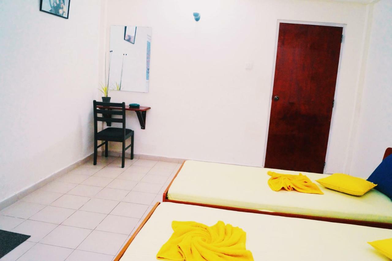 Oasis Skybeach Hostel - Negombo Buitenkant foto